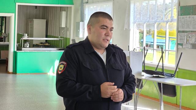 В Белорецке полицейские и общественники провели урок безопасности для детей в лагере имени Матросова